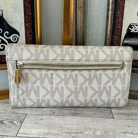 Michael Kors Jet Set Wallet With Check Book Cover - Picture 2 of 16